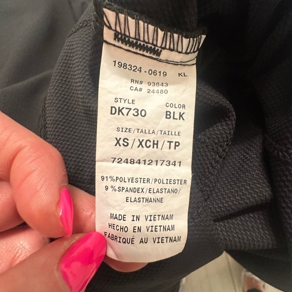 Dickies Dynamix V-Neck Scrub Top in Black Size XS - Picture 14 of 15